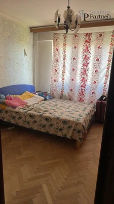 Спалня; дървен под, естествена светлина