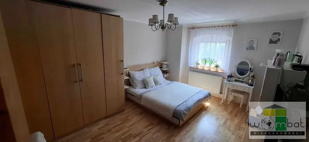 Спаваћа соба; дрвени под, природно светло