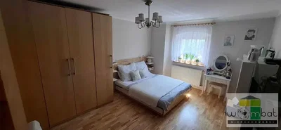 Спаваћа соба; дрвени под, природно светло