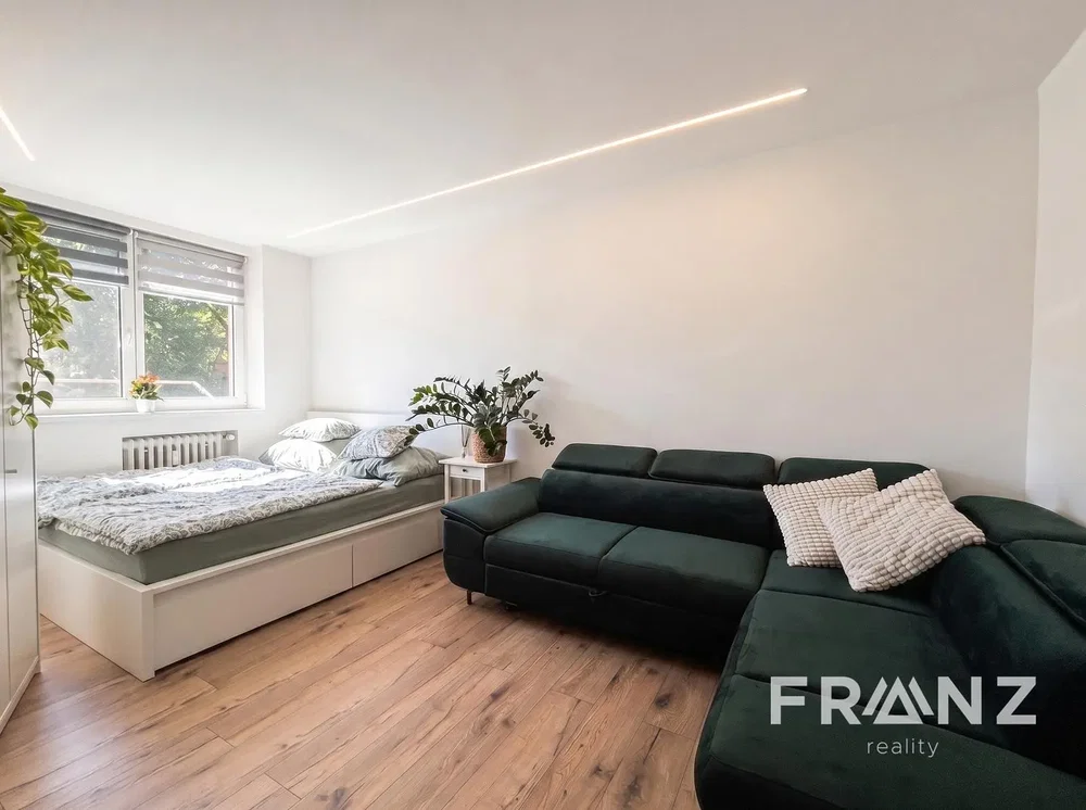 Chambre; parquet, lumière naturelle