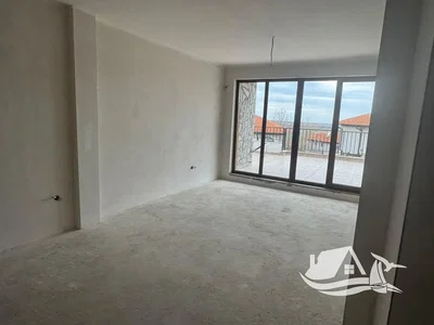 Otro; necesita renovación, luz natural