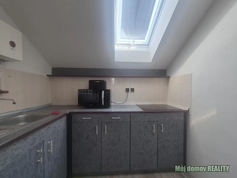 Keuken; keukenapparatuur, natuurlijk licht
