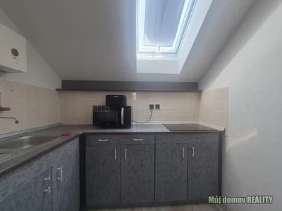 Keuken; keukenapparatuur, natuurlijk licht