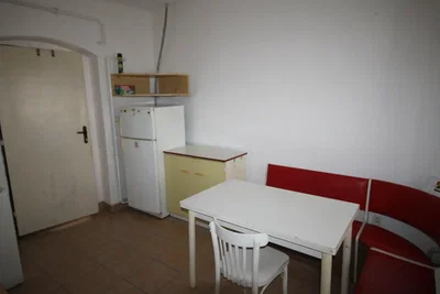 Kuhinja; pločice, kuhinjski aparati