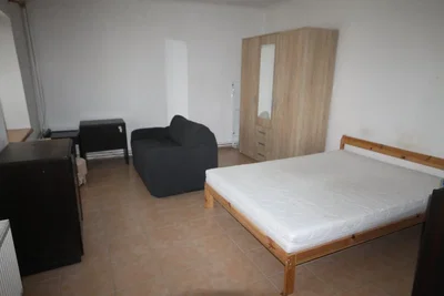 Spavaća soba; pločice, potrebna renovacija