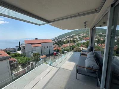 Terasa; výhled, přirozené světlo, moderní styl