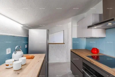 Küche; küchengeräte, holzboden, tageslicht, moderner stil