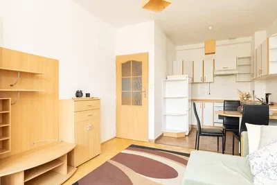 Wohnzimmer; tageslicht, holzboden, moderner stil