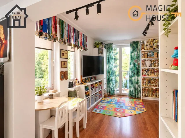 Kitchen; kitchen appliances, tile floor, natural light