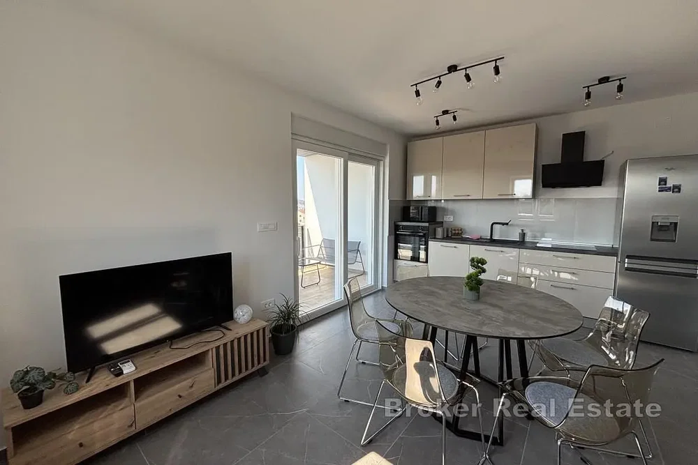 Salón; electrodomésticos, luz natural, estilo moderno, suelo de madera