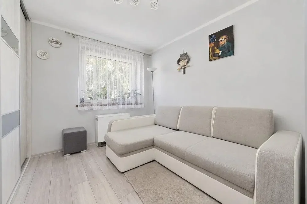 Дневна соба; дрвени под, природно светло