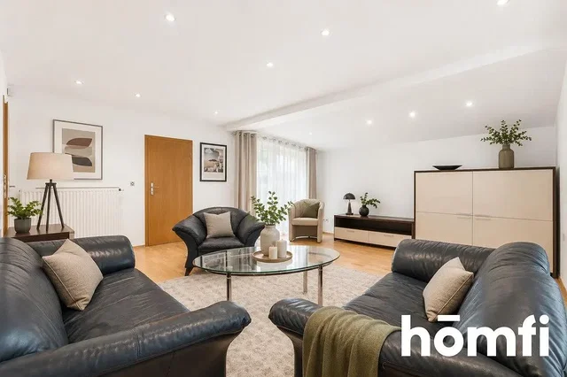 Wohnzimmer; tageslicht, holzboden, moderner stil