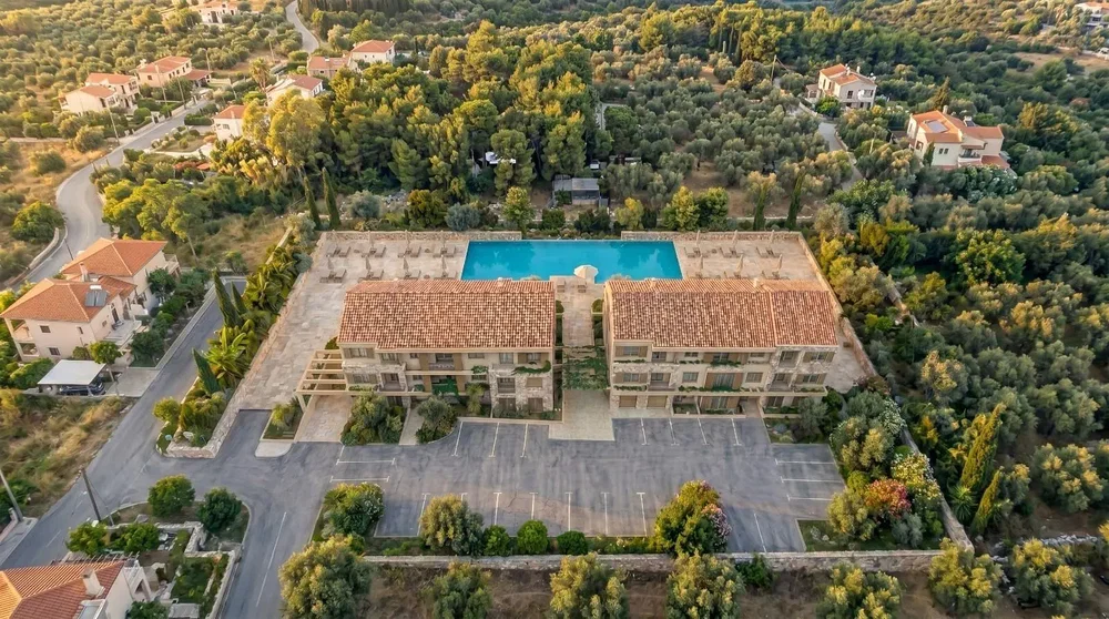 Casa y alrededores; vista, luz natural