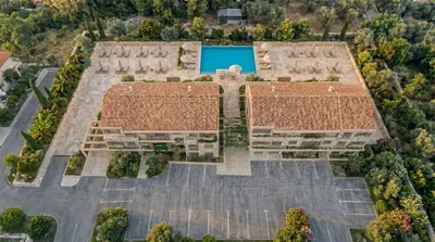 Casa y alrededores; vista, luz natural