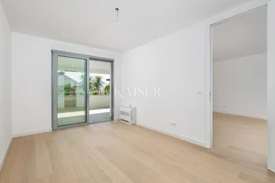 Slaapkamer; houten vloer, natuurlijk licht