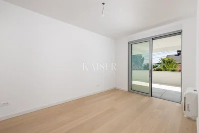 Overig; houten vloer, natuurlijk licht, renovatie nodig