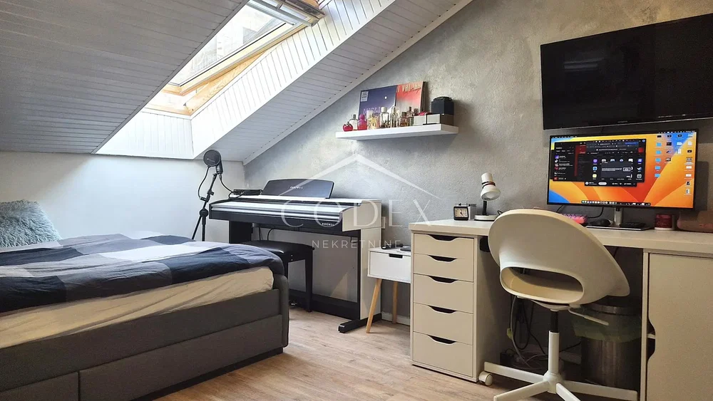 Chambre; lumière naturelle, parquet, style moderne