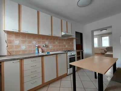Küche; fliesenboden, küchengeräte