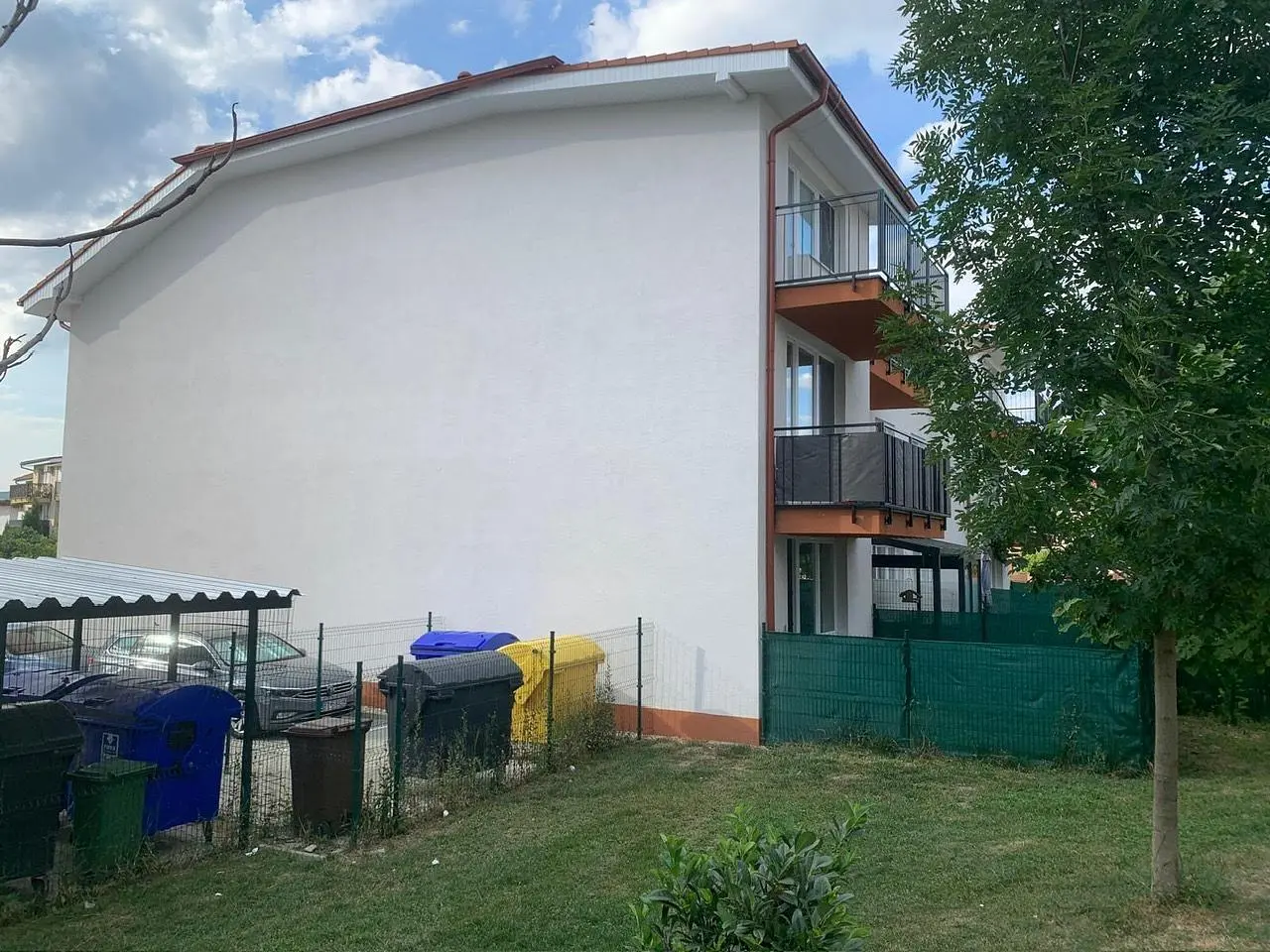 House and surroundings
