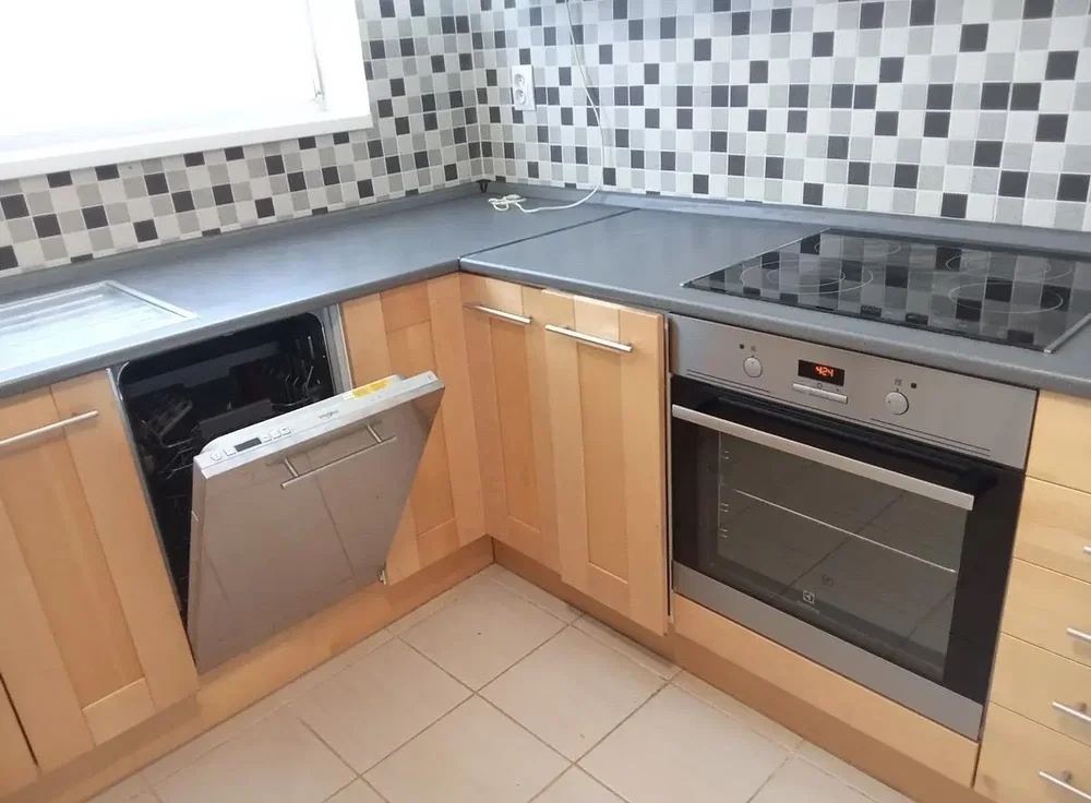 Kitchen; kitchen appliances, tile floor