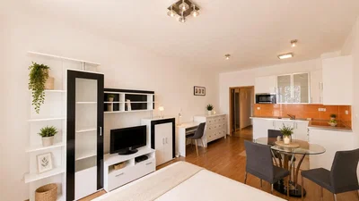 Salón; luz natural, suelo de madera, estilo moderno, electrodomésticos