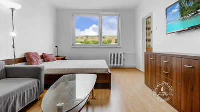 Chambre; lumière naturelle, parquet