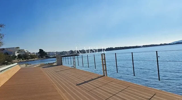 Terraço; vista, chão de madeira