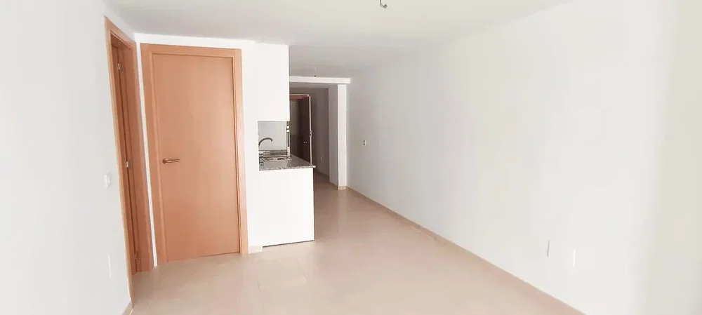 Salon; lumière naturelle, carrelage