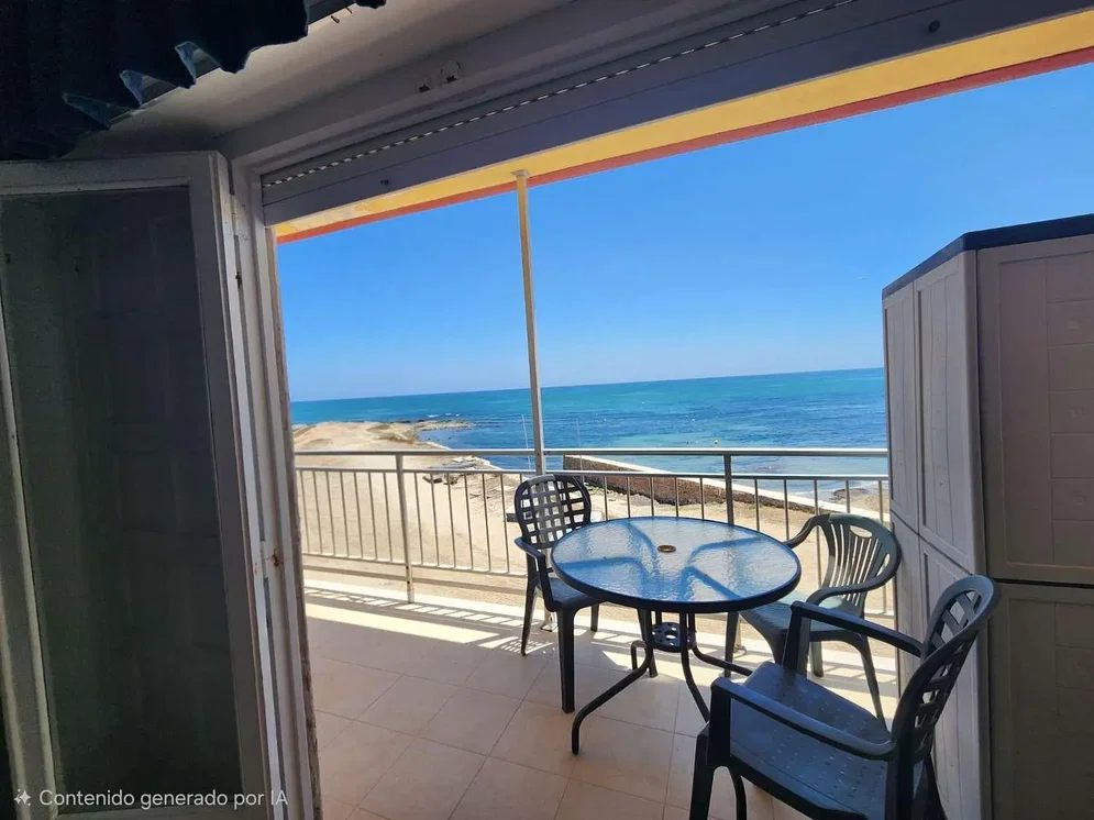 Balcon; vue, carrelage, lumière naturelle