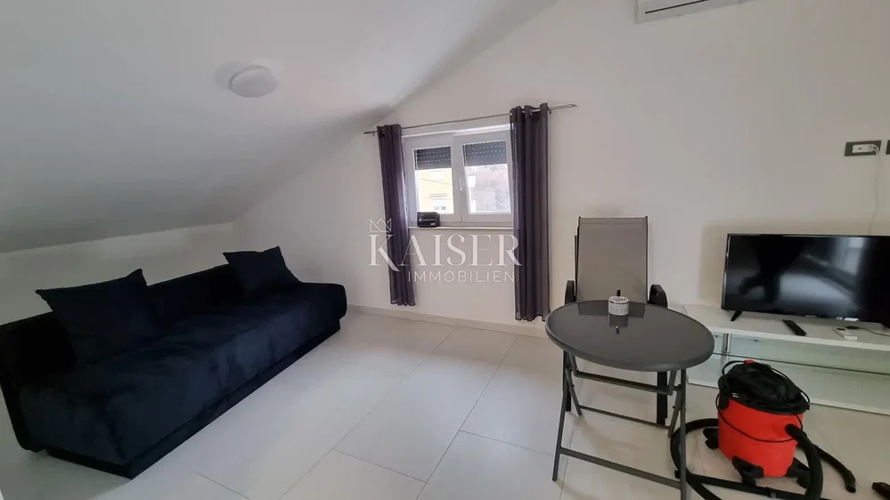 Living room; natural light, tile floor