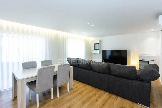 Salon; parquet, lumière naturelle