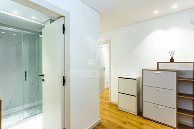 Banyo; ahşap zemin, tadilatlı, doğal ışık
