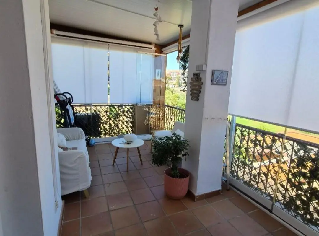 Balkon; pločice, prirodno svjetlo, pogled