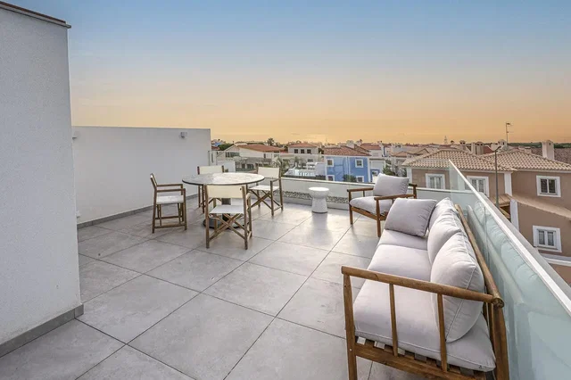 Terrace; view, tile floor, natural light