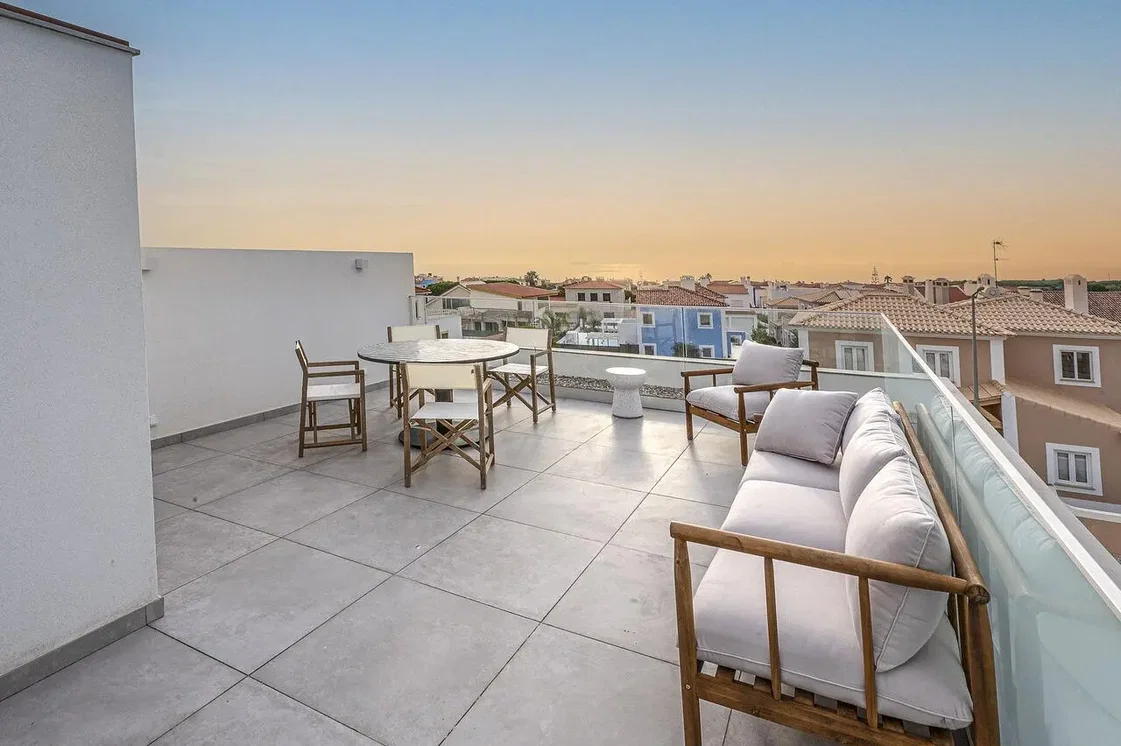 Terrasse; vue, carrelage, lumière naturelle