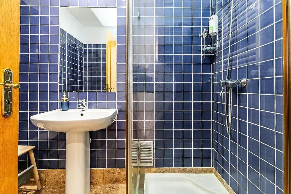 Badezimmer; fliesenboden, renoviert, tageslicht