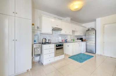 Кухиња; кухињски апарати, плочице, природно светло