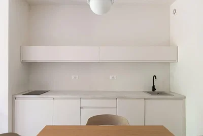 Cuisine; électroménager, lumière naturelle, style moderne, rénové