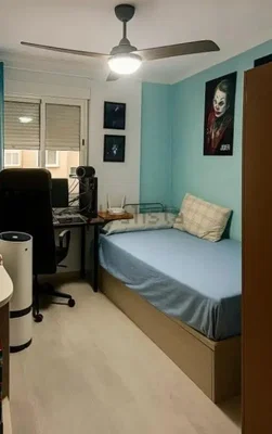Schlafzimmer; tageslicht, holzboden