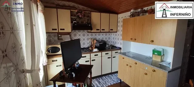 Cucina; elettrodomestici, luce naturale, necessita ristrutturazione