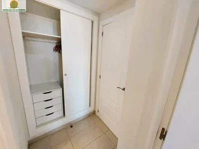 Γκαρνταρόμπα; πλακάκια