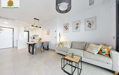 Salón; luz natural, estilo moderno, suelo de madera