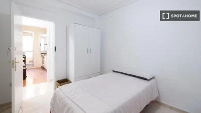Chambre; lumière naturelle, parquet