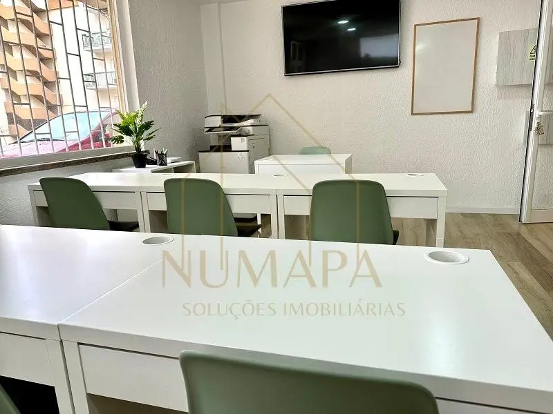 Salon; parquet, lumière naturelle