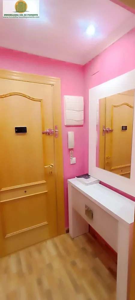 Banyo; ahşap zemin, doğal ışık