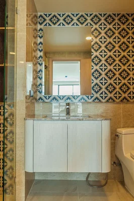 Badezimmer; fliesenboden, renoviert, tageslicht