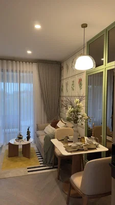 Obývačka; prirodzené svetlo, moderný štýl, drevená podlaha