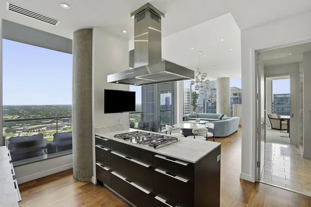 Cucina; vista, elettrodomestici, luce naturale, stile moderno