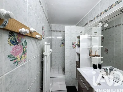 Banyo; fayans zemin, tadilatlı, doğal ışık