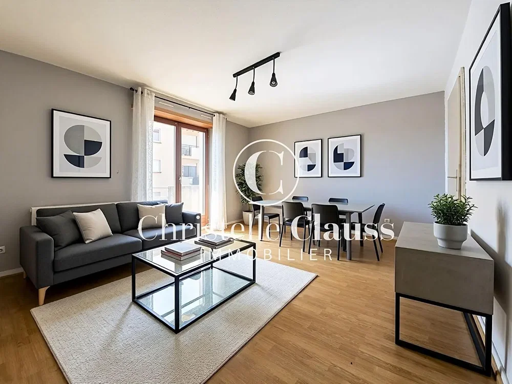 Salon; parquet, lumière naturelle, style moderne